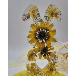 Deko Hase mit echten Blüten gelb