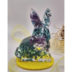 Deko Hase mit echten Blumen Lila-Blau