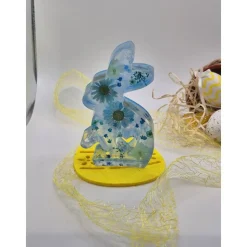 Deko Hase mit echten Blumen Blautöne