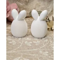Deko Hasen aus Raysin im geriffelten Design – 2er Set als moderne Osterdeko in Weiß