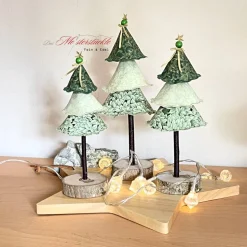 Deko Tannenbaum salbeigrün – Handgemachte Weihnachtsdeko in 3 Größen (22-27 cm) aus Baumwolle & Holz