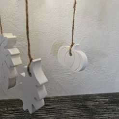 Deko-Ast aus Aluminiumdraht mit Raysin-Anhängern für Herbstdekoration und Beleuchtung