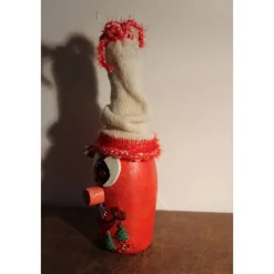 Dekofigur BÄUMCHENWICHTEL Weihnachtswichtel witzige Upcyclingfigur aus Sektflasche m. handgestricktem Mützchen