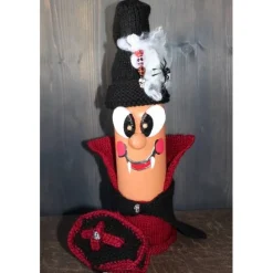 Dekofigur GRAF PIPISTRELLO Vampir Halloweenwichtel Upcyclingfigur aus einer Weinflasche mit handgestrickten Accesoires