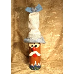 Dekofigur HERZERLWICHTEL Weihnachtswichtel witzige Upcyclingfigur aus Glasflasche m. handgestricktem Mützchen