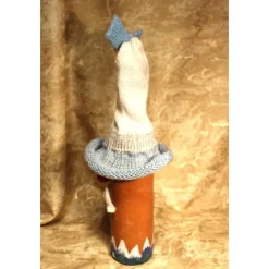 Dekofigur HERZERLWICHTEL Weihnachtswichtel witzige Upcyclingfigur aus Glasflasche m. handgestricktem Mützchen