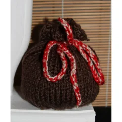 Dekofigur KLAUSI SNOWMAN witzige Schneemanfigur aus recyceltem Holz, dekoriert mit weihnachtlicher Deko und Moos