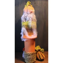 Dekofigur LILLY Halloweenwichtel Upcyclingfigur aus einer Weinflasche mit handgestrickten Accesoires Halloweendeko