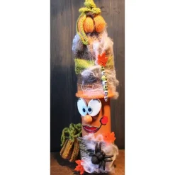 Dekofigur LILLY Halloweenwichtel Upcyclingfigur aus einer Weinflasche mit handgestrickten Accesoires Halloweendeko