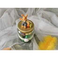 Dekoglas mit grünem Karoband und Hase für Ostern