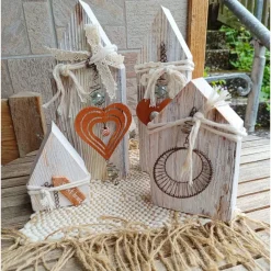 Dekohäuschen aus Holz verziert