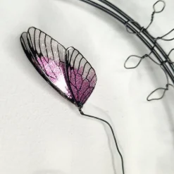 Dekokranz aus Draht mit Hase, Blüten und Schmetterling