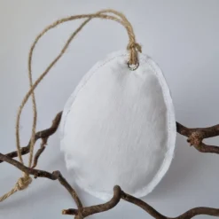 Deko-Osterei aus Vintage-Baumwollstoff 