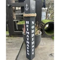 Dekosäule personalisiert – Maritimer Poller mit Namen, Wunschtext & Koordinaten als Geschenk