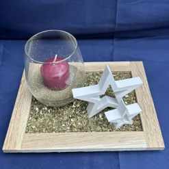 Deko-Tablett mit Kerzenglas & Sternen – elegante Weihnachts- und Winterdeko mit Goldakzenten