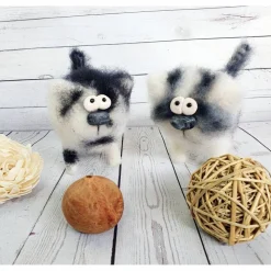 Design Katze Dekofigur in verschiedenen Farben,  Katze gehäkelt und ausgemalt per Hand