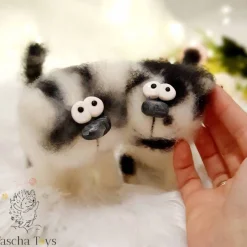 Design Katze Dekofigur in verschiedenen Farben,  Katze gehäkelt und ausgemalt per Hand