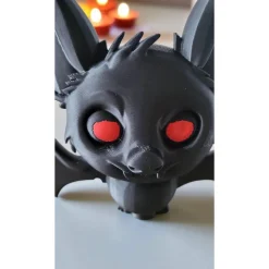 3D-gedruckte Fledermaus mit leuchtenden Augen – Halloween & Gothic Deko aus PLA
