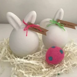 Dicke Osterhasen aus Beton, weiß, Ei mit Ohren, Knickohrhase ca. 11 cm