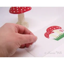 DIY personalisiertes Windlicht zum Geburtstag mit Namen Happy Birthday bunt Schokolinsen Lichthülle zur Tischdekoration