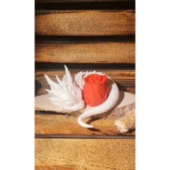 Drache mit Rose aus umweltfreundlichem 3D Bio-Kunststoff – Perfektes Geschenk