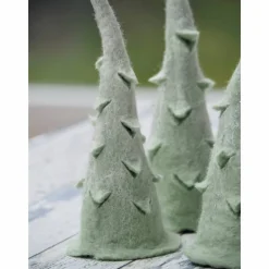 Drei kleine Filz Tannenbäume aus dem Naturmaterial Wolle in Handarbeit gefilzt; Produkt #479415