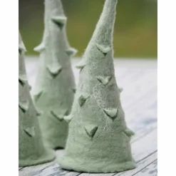 Drei kleine Filz Tannenbäume aus dem Naturmaterial Wolle in Handarbeit gefilzt; Produkt #479415