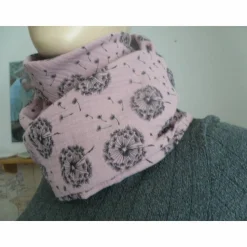 Dreiecktuch  / Musselin Double Gauze / Altrosa mit schwarzen Pusteblumen / Schaltuch / Halstuch/ Wickelschal/ Loop