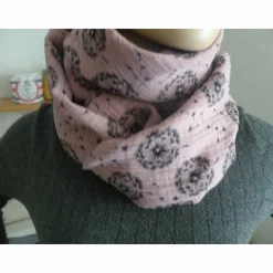 Dreiecktuch  / Musselin Double Gauze / Altrosa mit schwarzen Pusteblumen / Schaltuch / Halstuch/ Wickelschal/ Loop