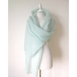 Duftiger Brautschal aus Mohair in Aquamarinblau, Hochzeitsstola gestrickt, weiches Umschlagtuch