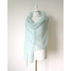Duftiger Brautschal aus Mohair in Aquamarinblau, Hochzeitsstola gestrickt, weiches Umschlagtuch