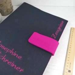 dunkelblaue Zeugnismappe mit eingesticktem Namen, Filz, Dokumentenmappe A4, Geschenke zur Einschulung
