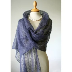 Dunkelblauer zarter Schal aus Kid-Mohair, leichtes Tuch für Trachtenhochzeit, gestrickte Stola marineblau, Geschenk Frau