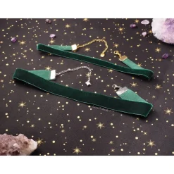 Dunkelgrünes Samthalsband für das Oktoberfest – Handgemachte Trachtenkette als eleganter Dirndl Schmuck