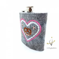 Edelstahl Flachmann bestickt 200 ml Flachmannhülle Schnapsflasche Wiesnherz Lebkuchenherz Brezel Edelweiß Wandern Oktoberfest Weihnachten Frauenflachmann Bayern JGA