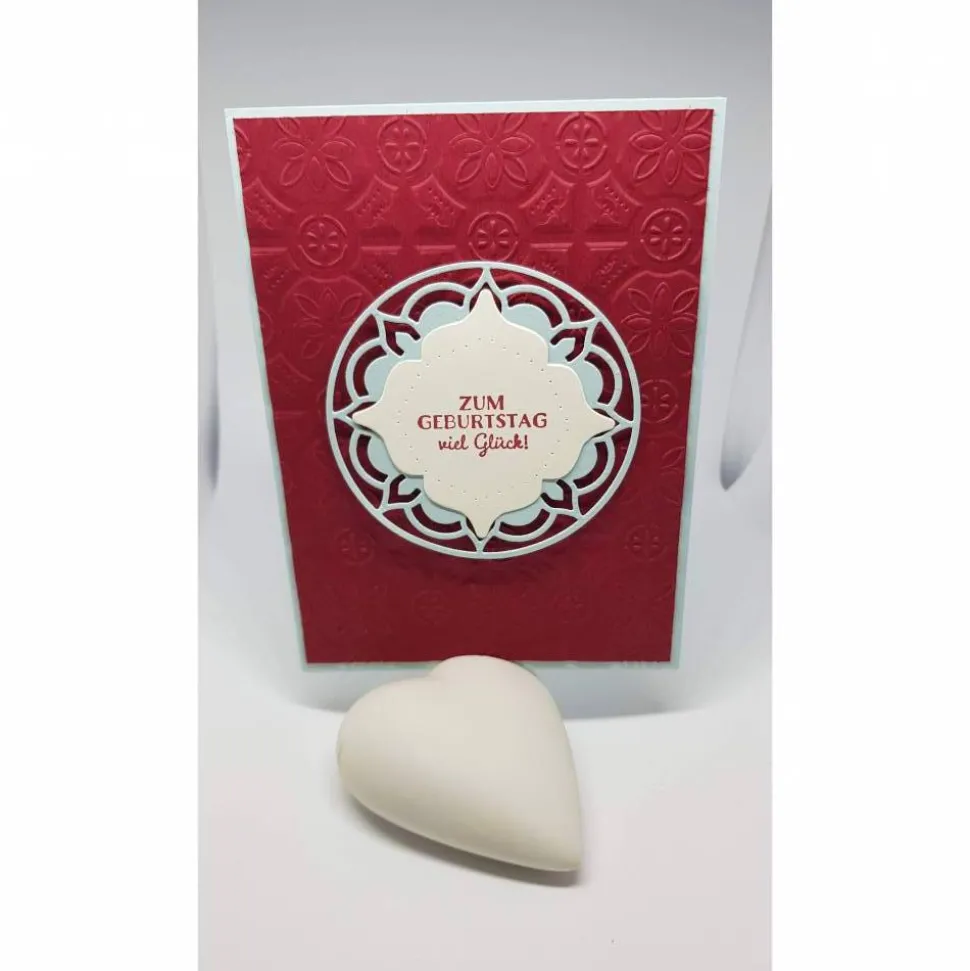 Edle Geburtstagskarte mit geprägtem Kachelhintergrund