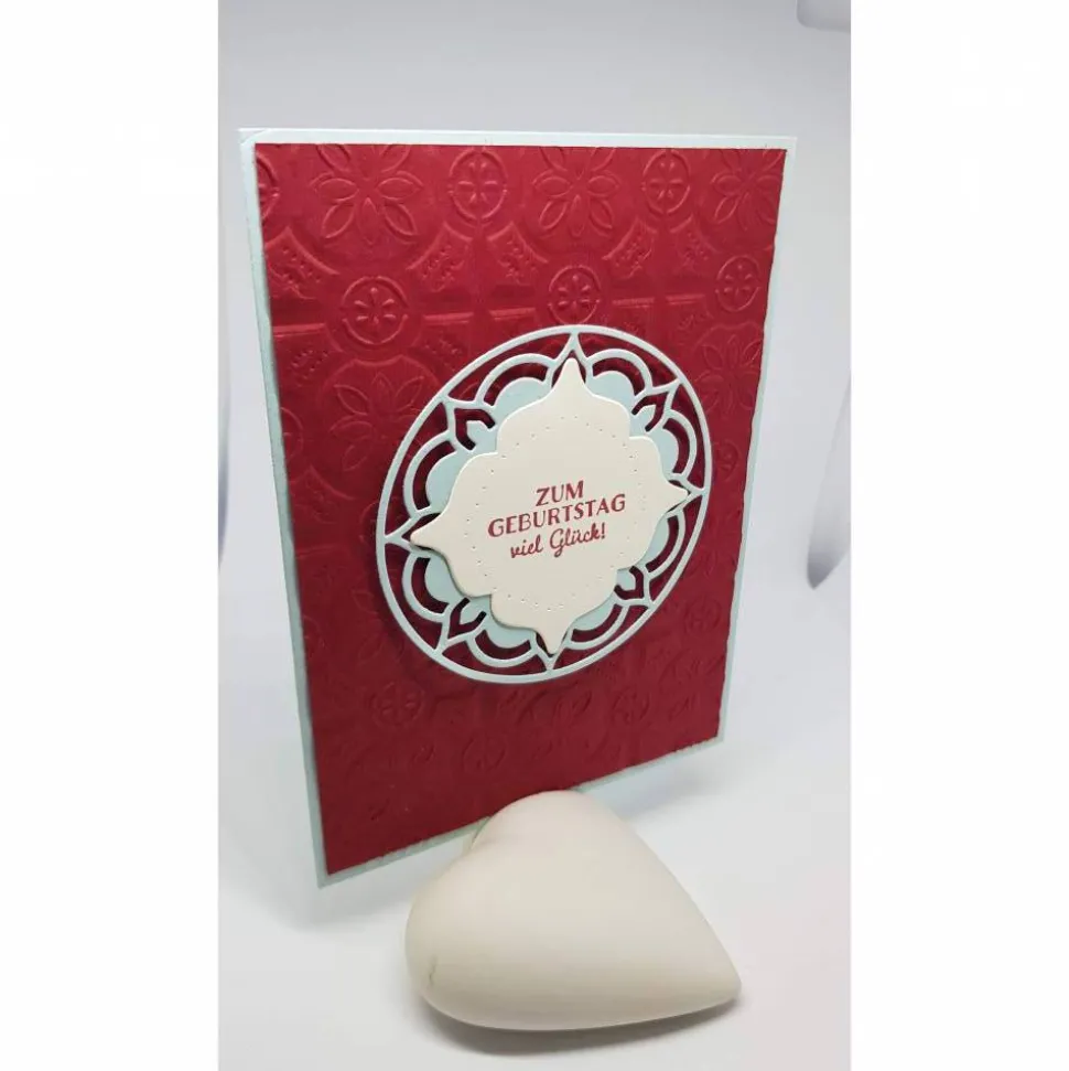 Edle Geburtstagskarte mit geprägtem Kachelhintergrund