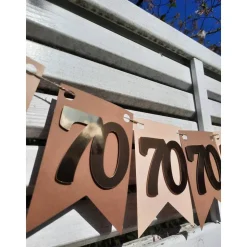 Edle Girlande zum 70. Geburtstag in Beige und Gold. Wimpel, Wimpelkette in angesagten Trendfarben