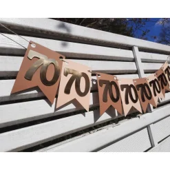 Edle Girlande zum 70. Geburtstag in Beige und Gold. Wimpel, Wimpelkette in angesagten Trendfarben