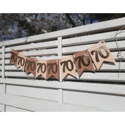 Edle Girlande zum 70. Geburtstag in Beige und Gold. Wimpel, Wimpelkette in angesagten Trendfarben