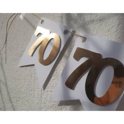 Edle Girlande zum 70. Geburtstag in Weiß und Gold. Wimpel, Wimpelkette in angesagten Trendfarben