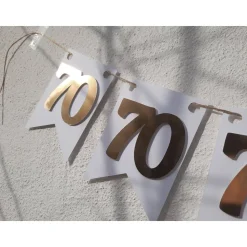 Edle Girlande zum 70. Geburtstag in Weiß und Gold. Wimpel, Wimpelkette in angesagten Trendfarben