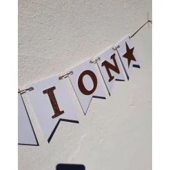 Edle Girlande zur Konfirmation, auf Wunsch personalisiert. Gold und Weiß.