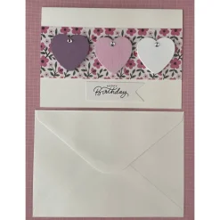 Edle Grußkarte, Herzen und Blumen, Handarbeit mit Umschlag