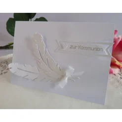 Edle Karte in weiß mit Federn zur Kommunion oder Konfirmation