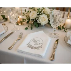 Edle Stoffservietten mit Monogramm