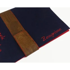 Edle Zeugnismappe A4 personalisiert – Dunkelblau aus Filz & Kork, Geschenk zur Einschulung Junge