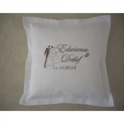 Edles Hochzeitskissen bestickt – personalisiert mit Namen & Datum | 45x45cm Baumwollsatin