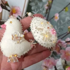 Ei Ornament creme weiß beidseitig bestickt Unikat Osterei handmade shabby chic Wohndeko