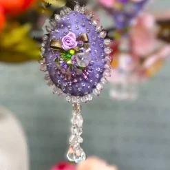 Ei Ornament flieder lila beidseitig bestickt Unikat Osterei handmade shabby chic Wohndeko